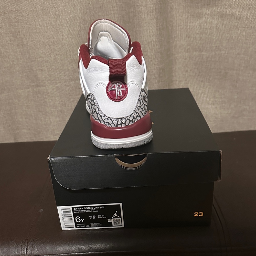 Jordan Spizike Kids White and Burgundy Sneakers - Picture 3 of 3